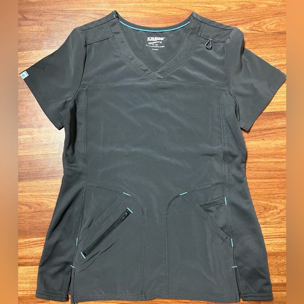 Women’s scrub star performance top size XS